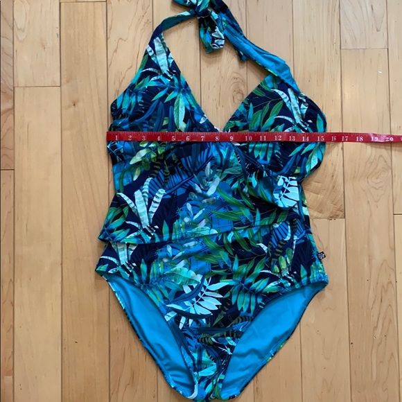 NWT La Vie En Rose Halter Swimsuit 🩱 - Picture 13 of 15